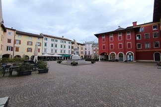 Piazza Paolo Diacono