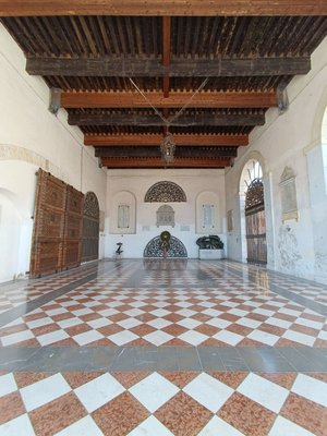 interno loggia dei mercanti